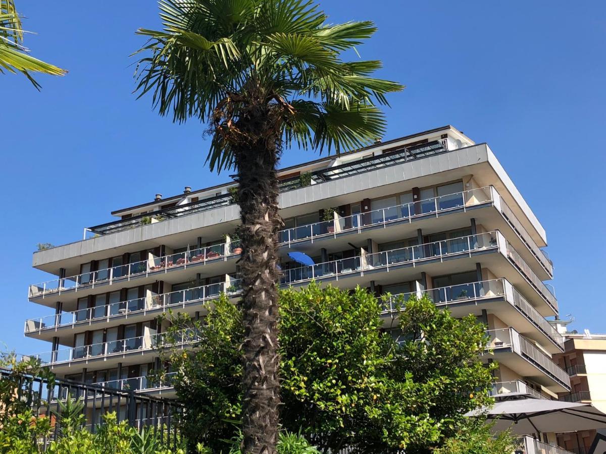 Appartamento Palazzo Di Vetro Luino Dış mekan fotoğraf